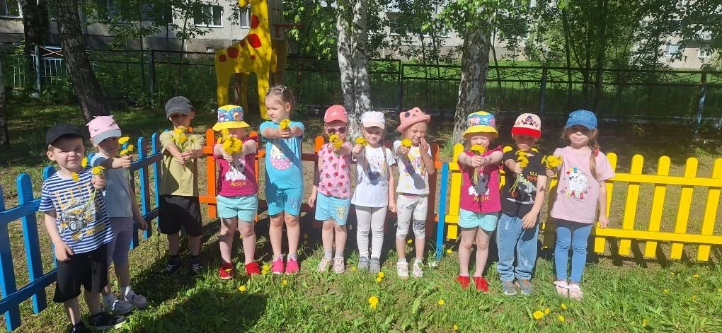 Солнечное настроение и одуванчиковые приключения! 🌼🦁

Сегодняшний день подарил нам не только ласко