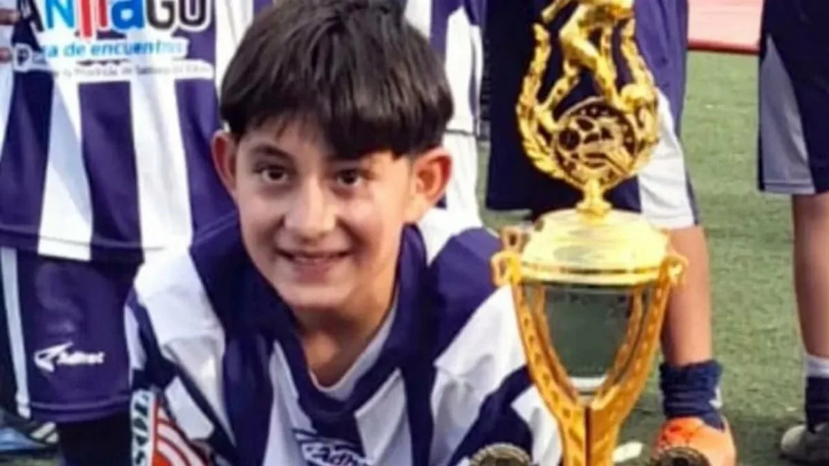 В Аргентине от удара мячом в грудь погиб 14-летний футболист

Benjamín Valentín Donofrio выступал за
