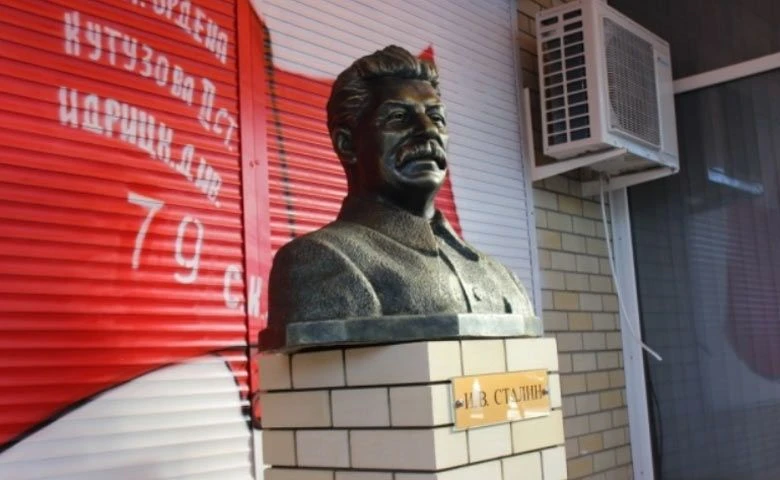ВОПРОСЫ ИСТОРИЧЕСКОЙ ПАМЯТИ РЕШАЮТСЯ КУЛУАРНО - КАК В АБАКАНЕ? В городе Жуков Калужской области реша