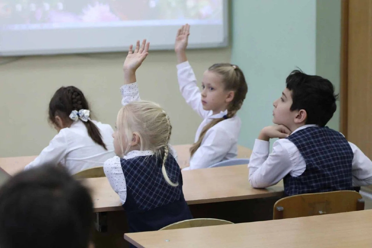 Почти 400 нижегородских школ запустили курс для развития мышления