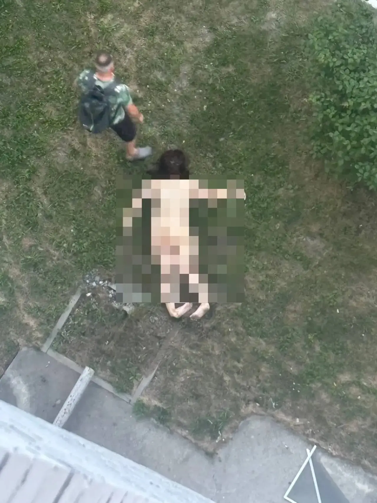 Под окнами многоэтажки этим вечером обнаружили тело девушки. 😨 Трагедия произошла на Ш...
