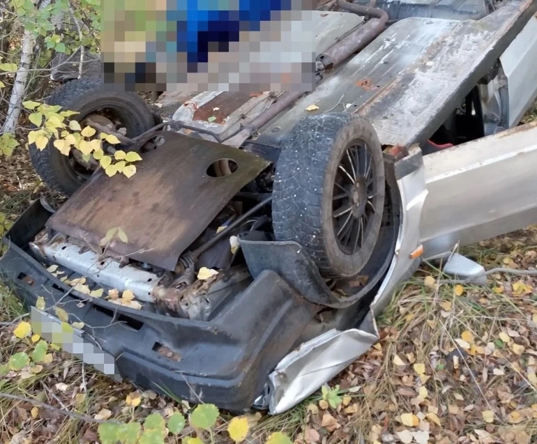 В Самарской области тело пенсионера нашли в перевернутой среди деревьев машине