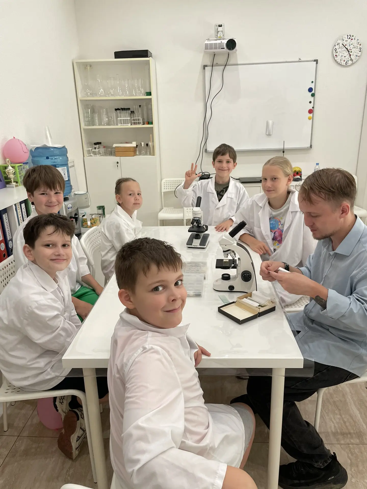 Доброе понедельничное! 

Сегодня в «НаукаПросто» день большой биологии! Наша лаборатория превращаетс