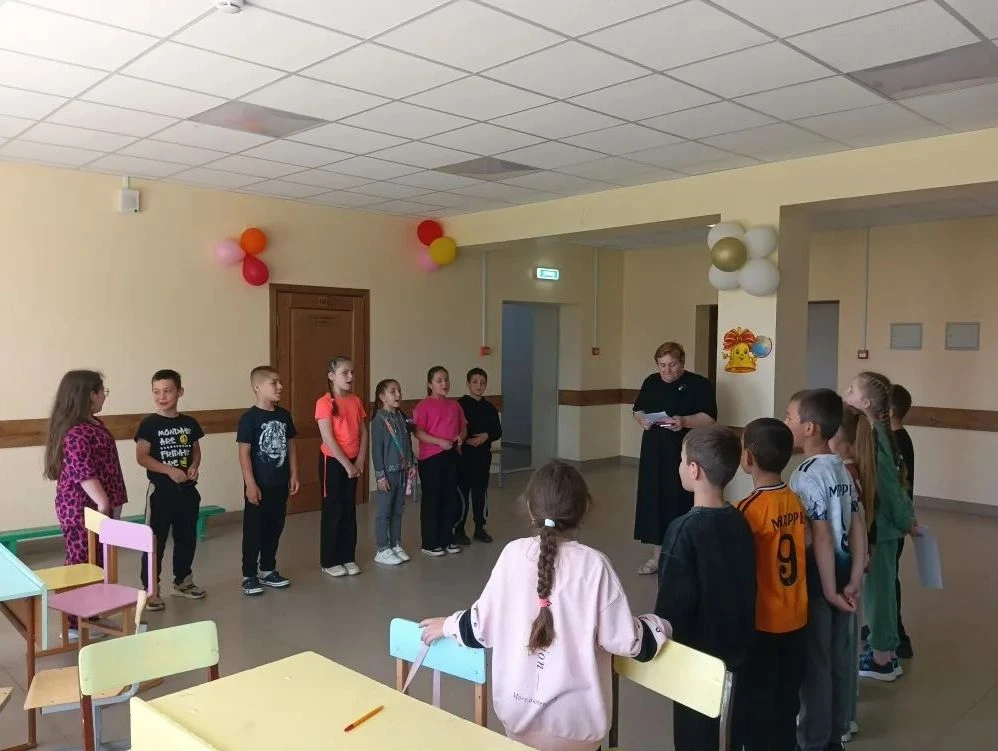 в нашем лагере состоялось торжественное открытие смены, которое началось с важного риту...