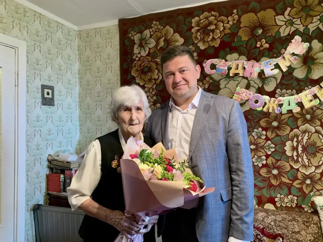 НАШ ВЕКОВОЙ ЮБИЛЯР!

Сегодня 100 лет исполнилось Щелчковой Тамаре Васильевне — труженику тыла, челов