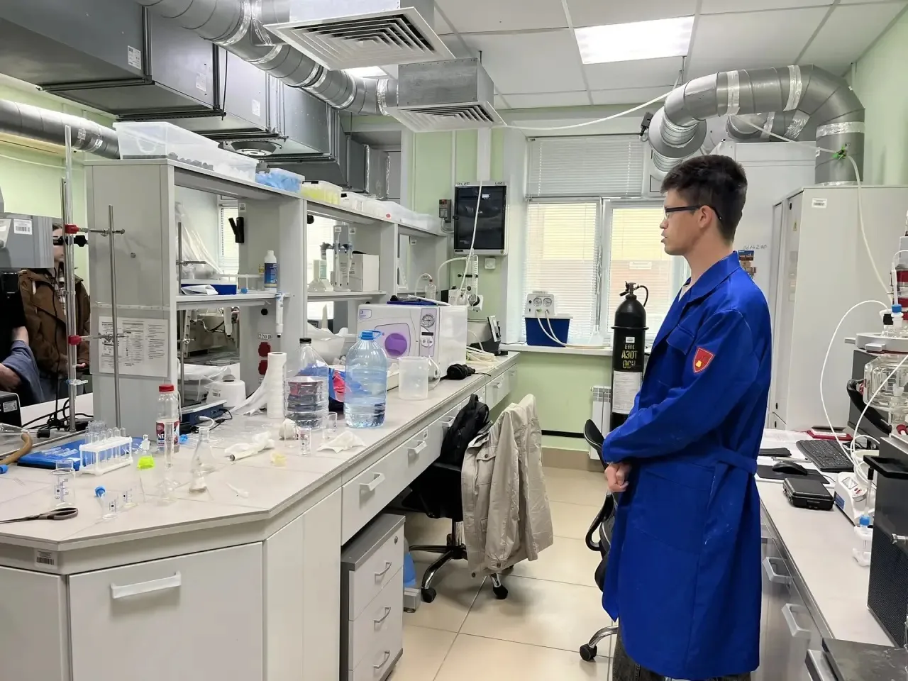 4 июня  10 класс посетил Физический факультет ОГУ. Ребят познакомили с различными кафедрами:
* кафед