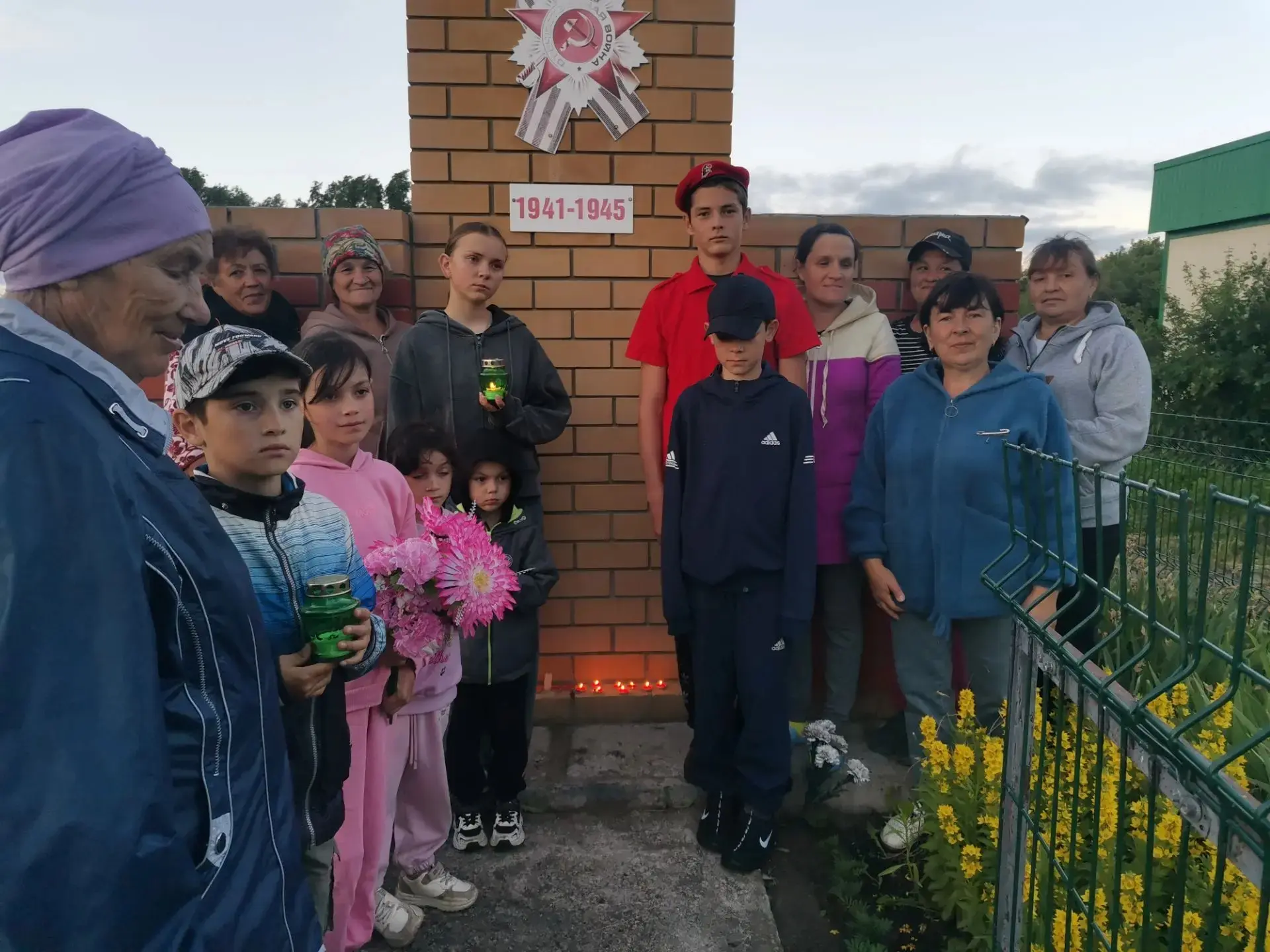 Всероссийская акция "Свеча памяти" в д.Баймурзино
#МолькеевскаяООШ
#СвечаПамяти
#ДеньПамятиИСкорби
#
