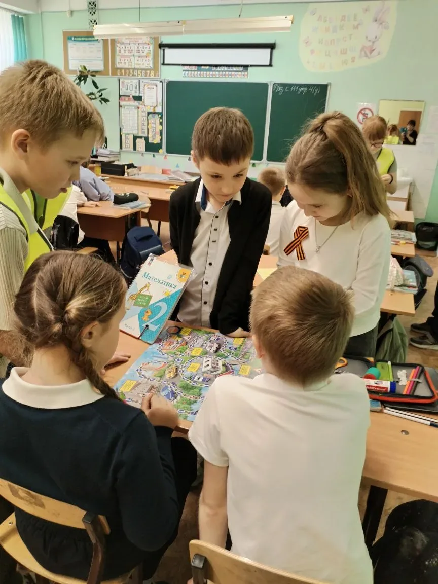 🚔 В гостях у второклассников — урок безопасности.  28 апреля во 2 «Л» классе прошла необычная переме