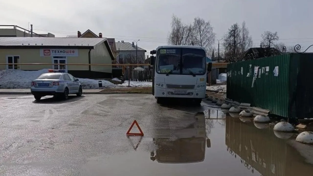 💥 На автовокзале в Сернуре в ДТП пострадала пожилая женщина  Госавтоинспекция предоставила подробнос