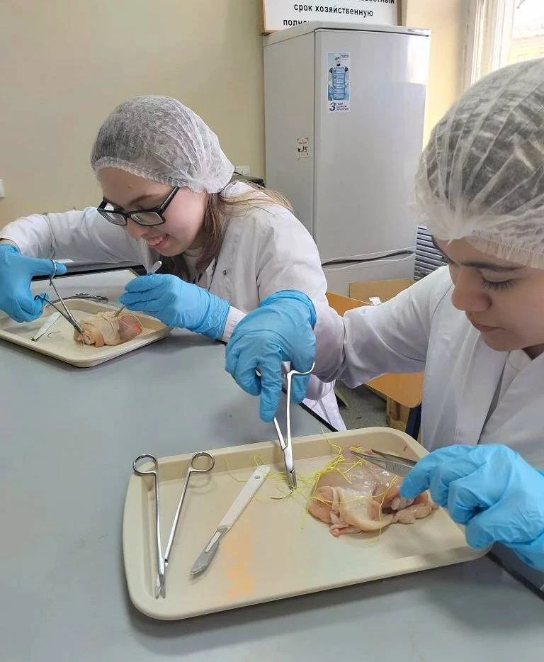 👩‍⚕️ Хирургические узлы: учеба как командный квест  Студенты Колледжа РОСБИОТЕХ направления Ветерина