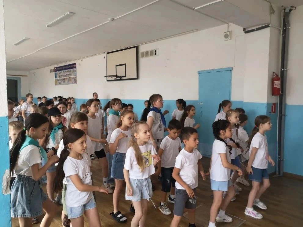 Сегодня в пришкольном лагере день прошел поистине насыщенный день, наполненный разнообразными меропр