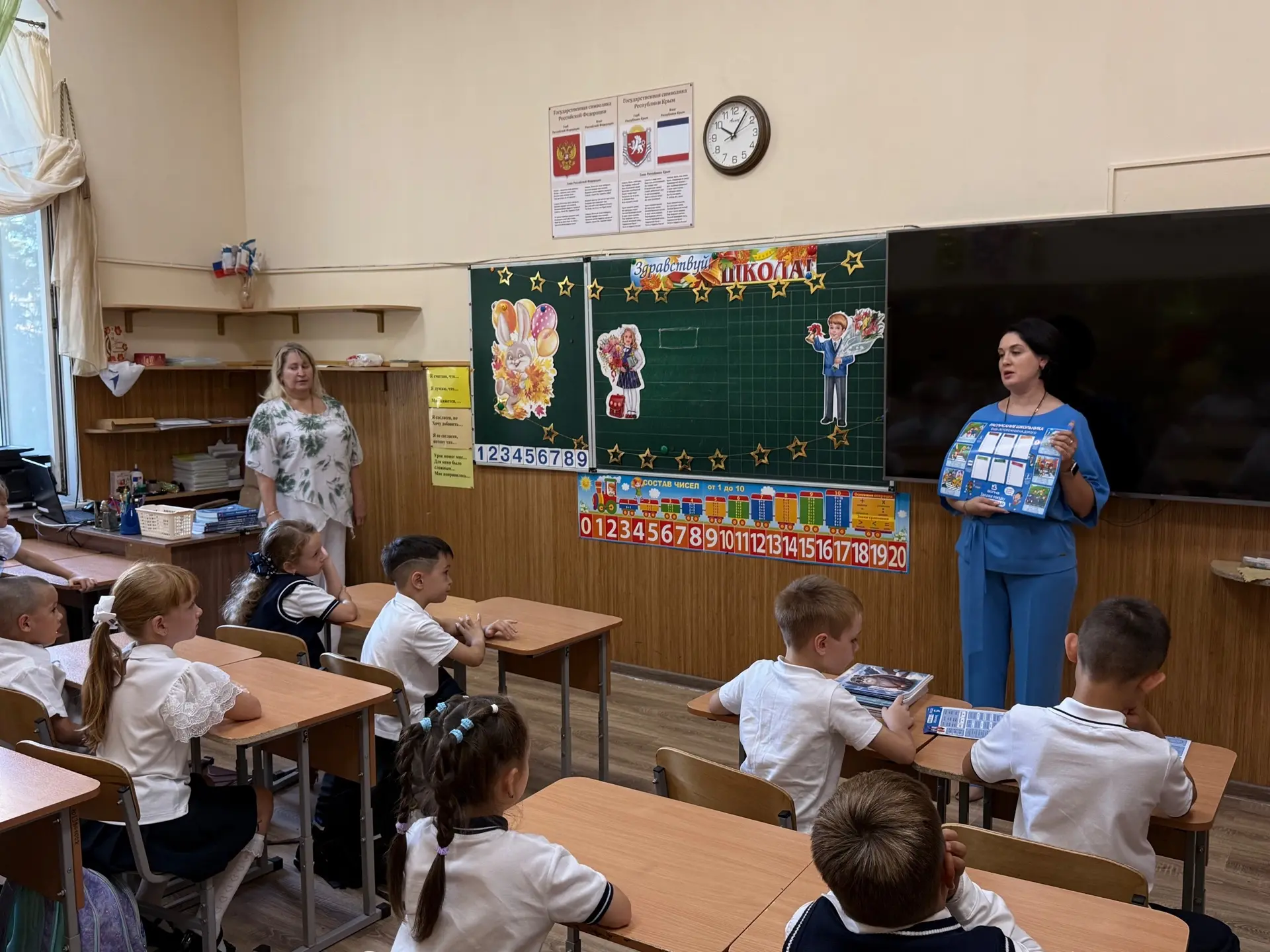 💫2 сентября самые юные ученики  получили приятный сюрприз. В рамках проекта «Волна добра»