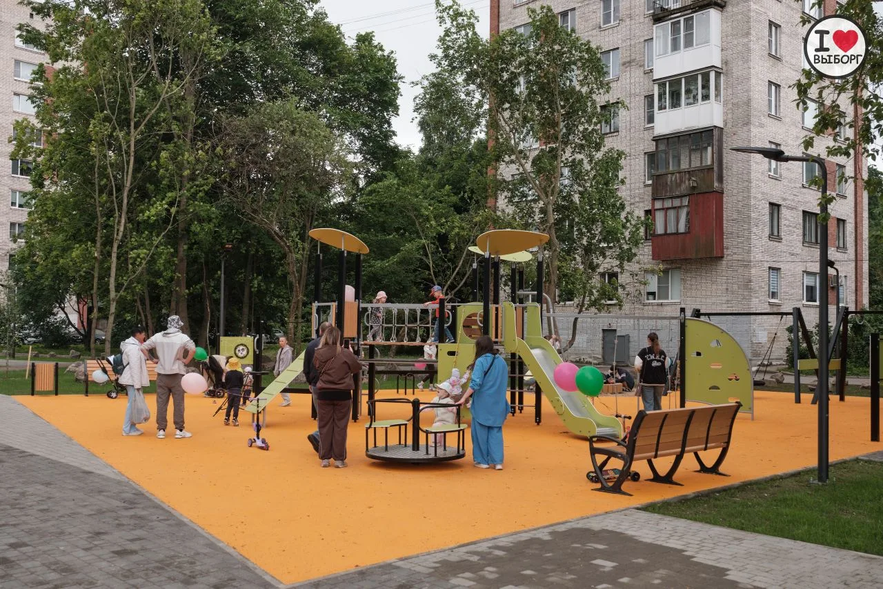 Сегодня в Выборге открылся обновленный сквер возле 6 школы.

📍Подпишись "Интересные события в Выбор
