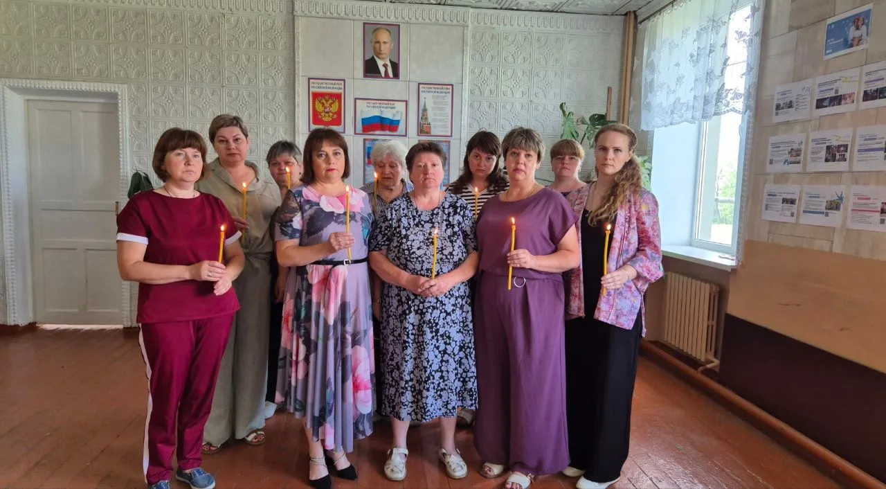 Сотрудники ГБОУ ЛНР "Краснокутская средняя школа" присоединились к Всероссийским акциям «Минута молч