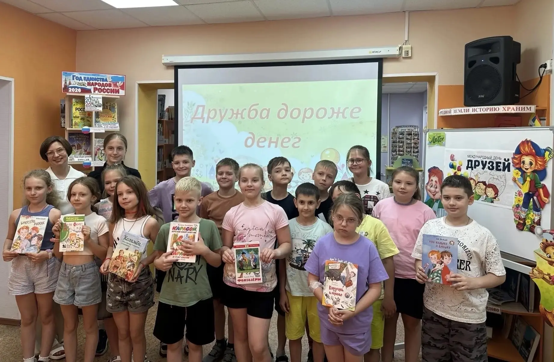 Плодотворная неделя на летней досуговой площадке (ул.Гагарина,45) завершилась посещением библиотеки 