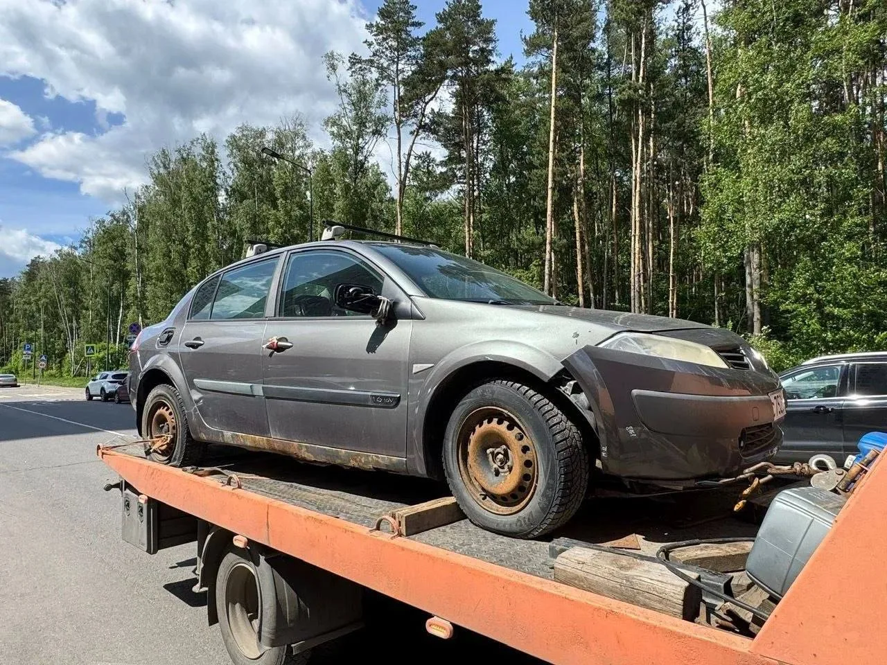Более 500 обследований брошенных машин провели в Коммунарке с начала года. Специалисты ...