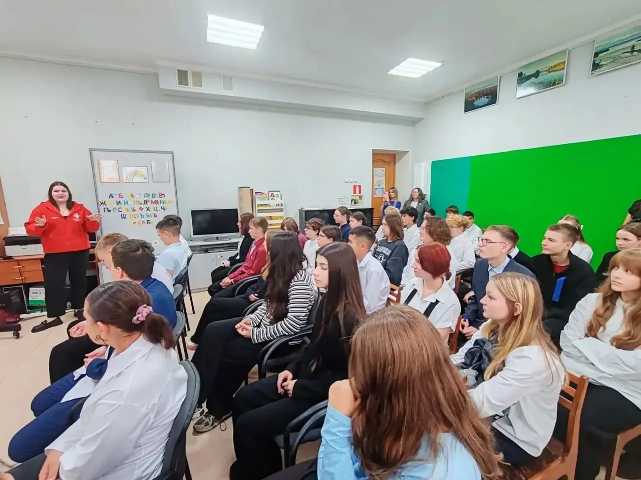В День солидарности борьбы с терроризмом гимназисты совместно с советником по воспитани...