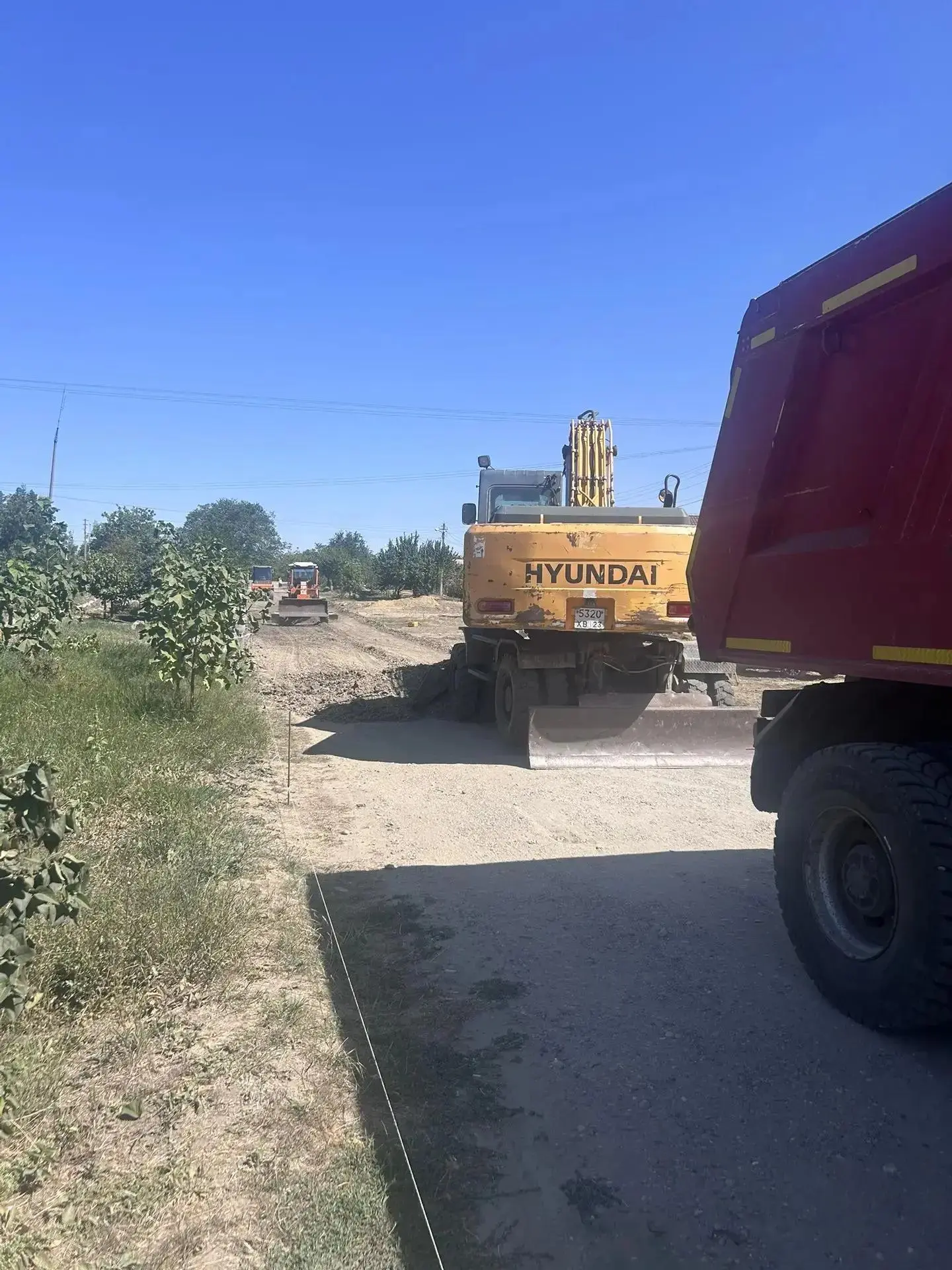 🚧 Активный этап капитального ремонта продолжается на улице Кооперативной в станице Выс...