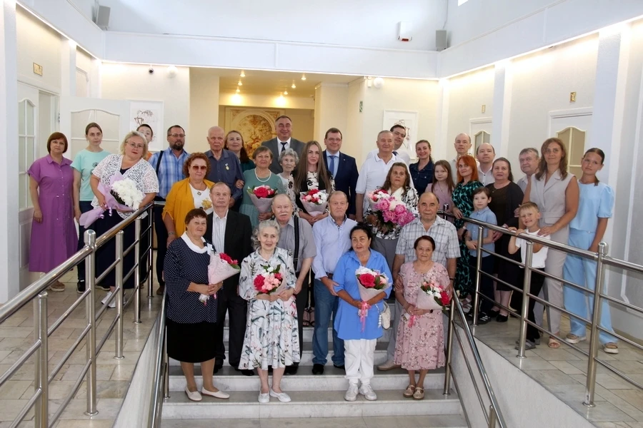 ❤ Любовь, проверенная временем

18 июня, в Железнодорожном отделе ЗАГС состоялась трогательная церем
