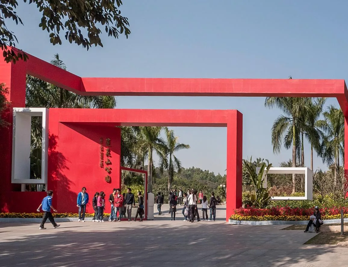 Парк Ляньхуашань в Шэньчжэне, Китай 🇨🇳  🔹 Ляньхуашань или Гора Лотоса - главный парк Шэньчжэня площа