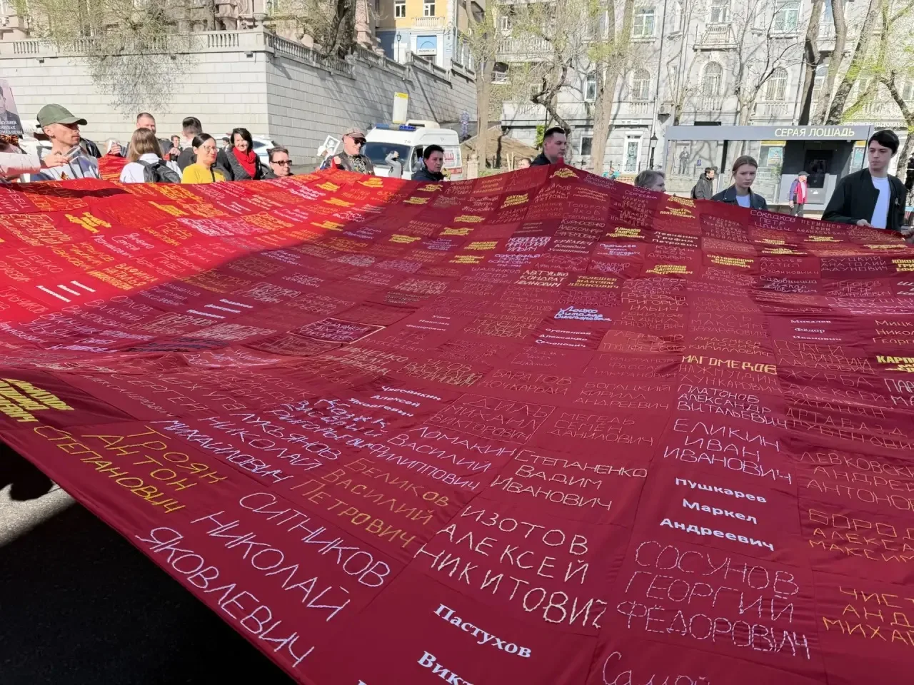 Сегодня на праздничном Параде Победы во Владивостоке по площадке прошло шествие образовательных учре