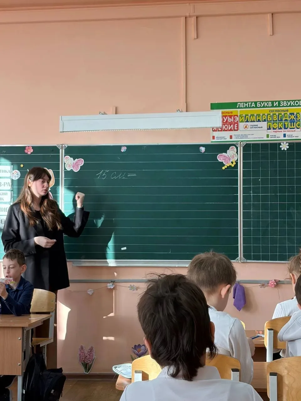 Сегодня в рамках Недели начальной школы в 1 «Б» классе прошёл урок, посвящённый изучению дециметров.
