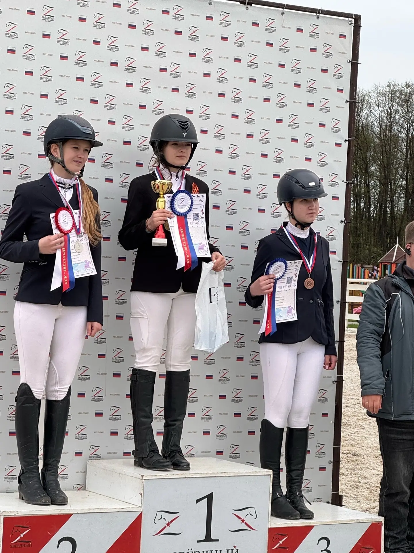 Золотой дубль Ульяны Г. на Кубке КСК «Звездный»!🌟🏇  Поздравляем ученицу 9 класса - Ульяну Г. - с бле