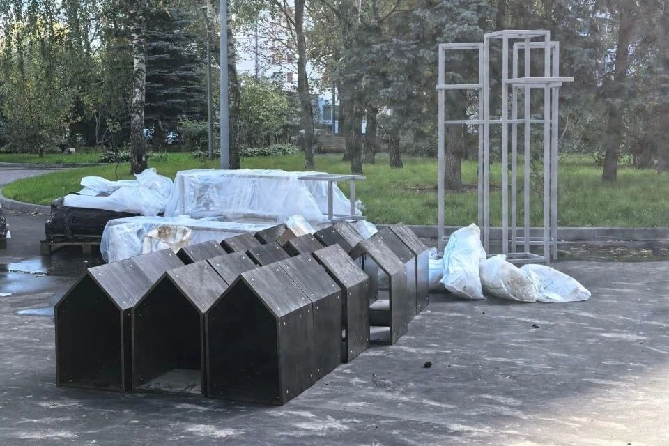 🛠 В Олимпийской деревне устанавливают необычные конструкции