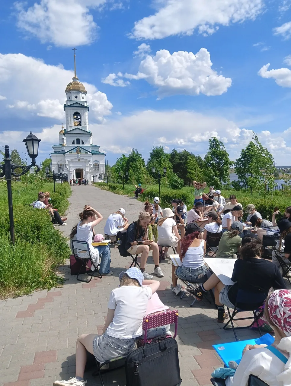 Пленэр, Троицк. 28 мая ребята Детской художественной школы с преподавателями Сергеевой ...