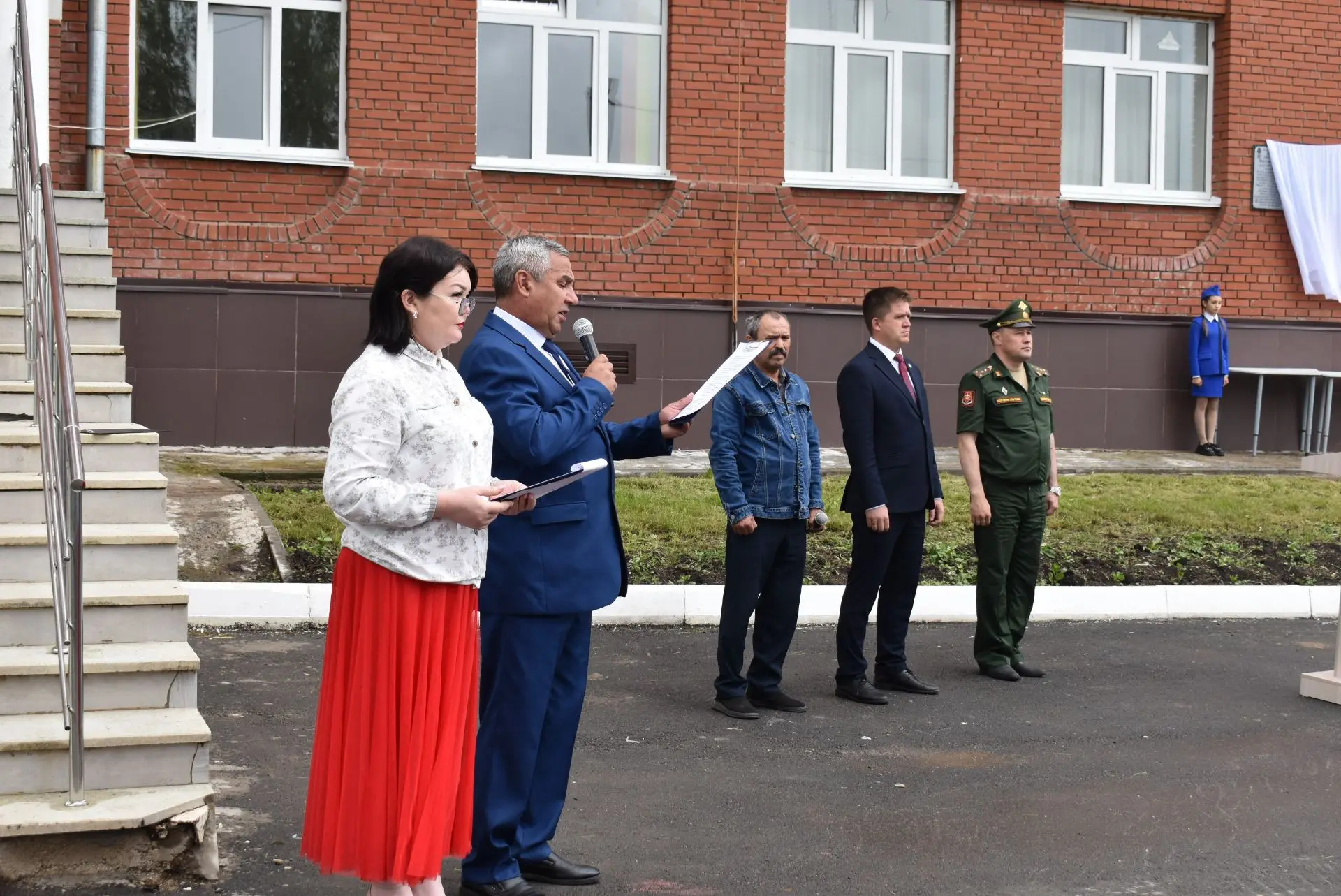 В школе № 1, носящей имя героя Советского Союза Сергея Дмитриевича Пономарёва, в День в...