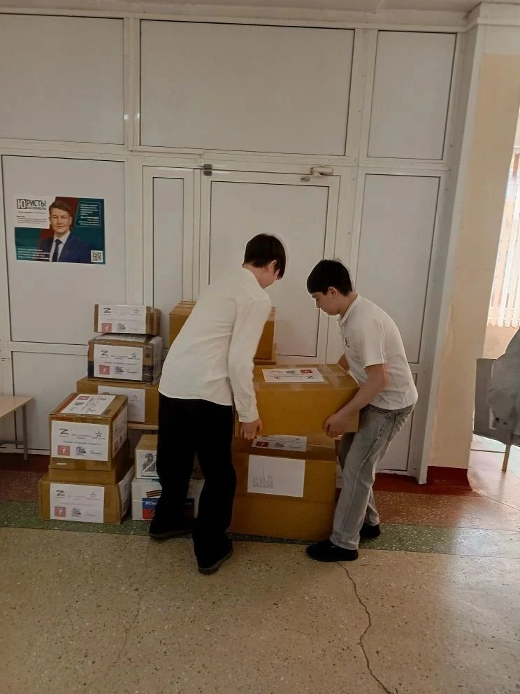 📦Школьники города продолжают участвовать в формировании гуманитарных грузов  В понедельник, 13 апрел
