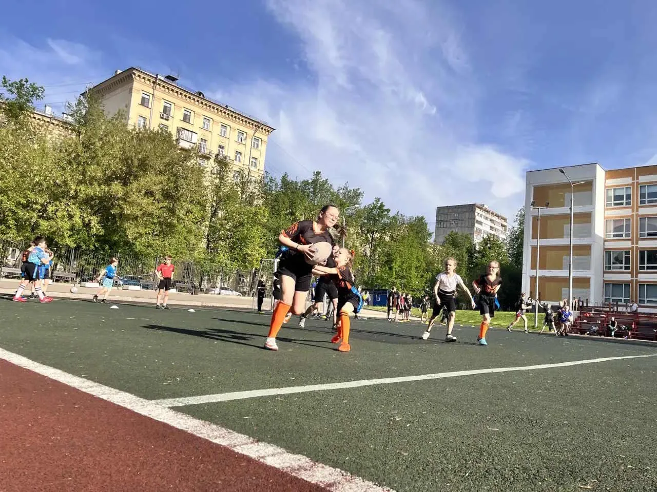 🏉 Не игра, а настоящий праздник спорта!  В гостях у наших тэг-регбистов побывала команда «Движение В