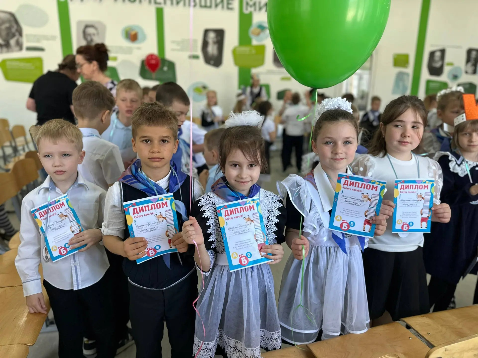 🌟 В МБОУ СОШ №3 прошло яркое и трогательное мероприятие «Прощание с азбукой» для первоклассников! 🎉 