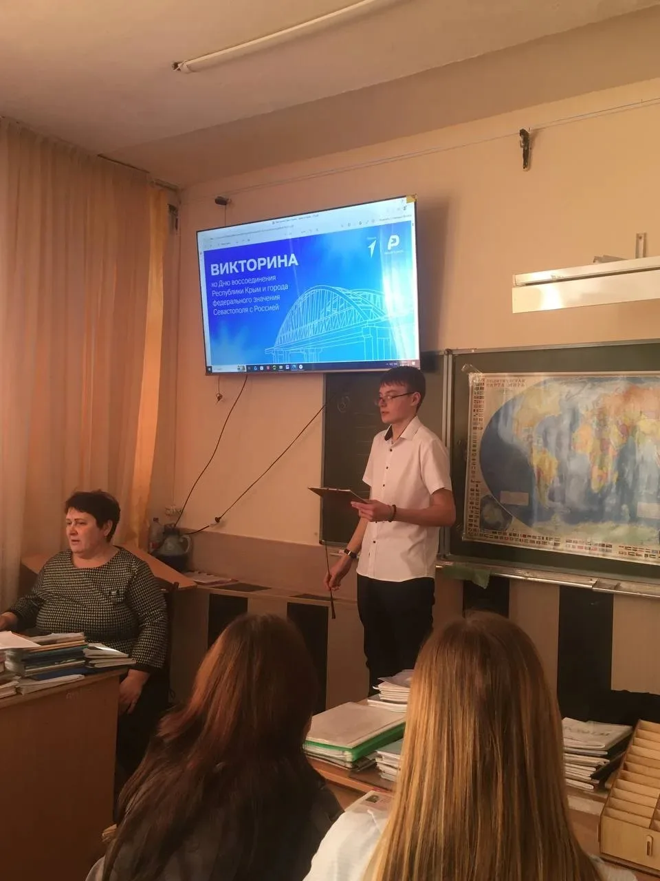 В этом году наша страна празднует 12 годовщину важного события новейшей истории - воссоединения полу