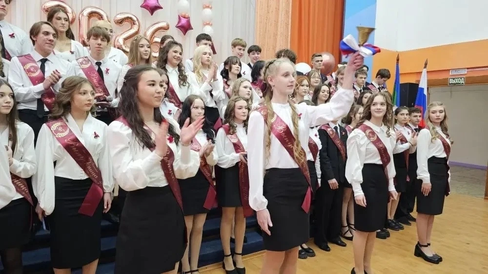 💫💫💫В школе №40 прозвенел Последний звонок для девятиклассников