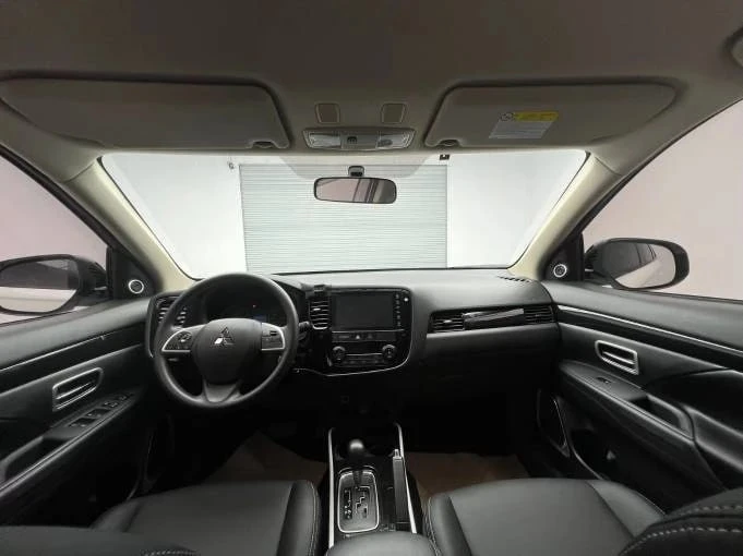 🌟Mitsubishi Outlander — среднеразмерный кроссовер, выпускаемый японской корпорацией Mitsubishi с 200
