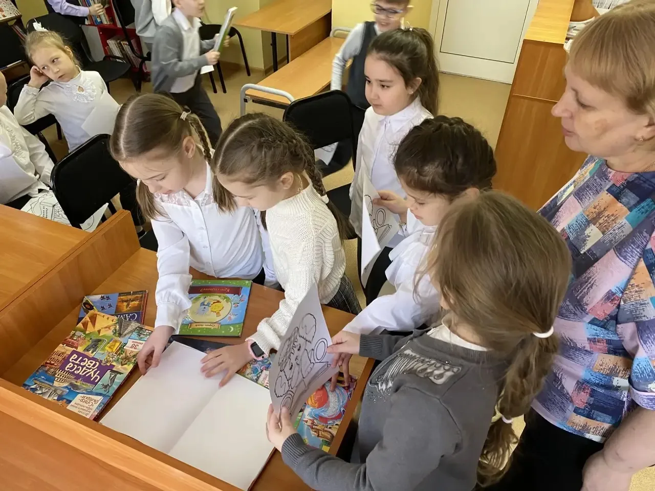 📚Первое знакомство с книжным домом!   🎒26 февраля в нашей библиотеке было особенно многолюдно и весе