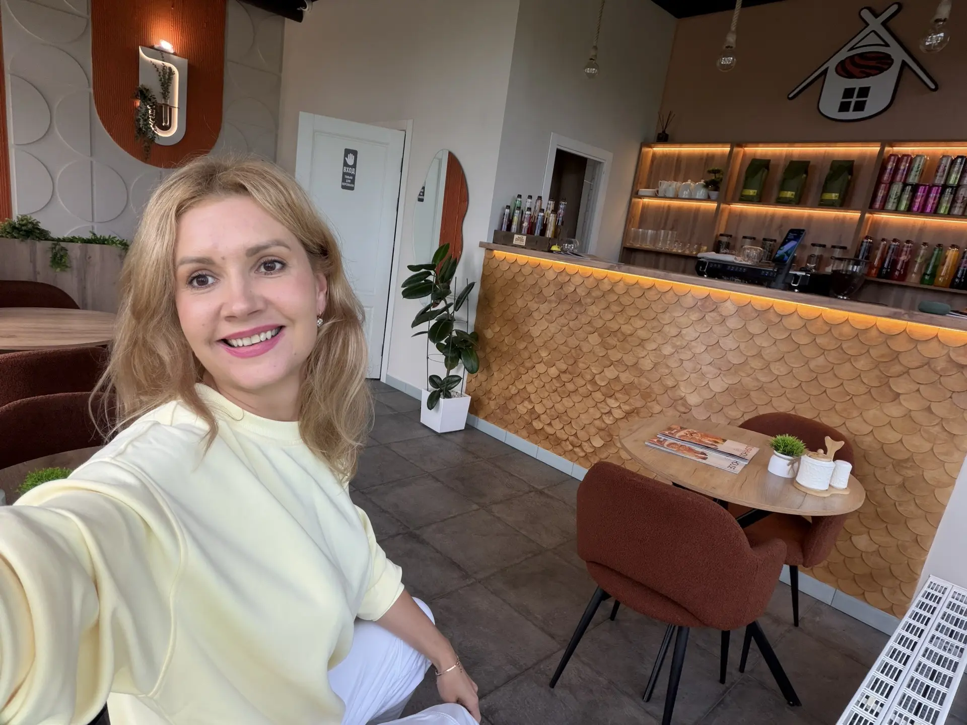 Забираю суши 🍱, роллы и за Сонечкой в школу !