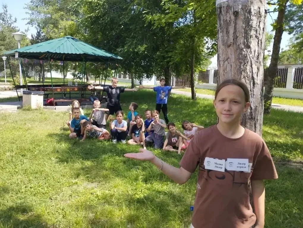 Сегодняшний день в лагере прошёл под девизом «Найди ракурс, удиви всех, замри!» 📸

🔝Фотоквест — эт