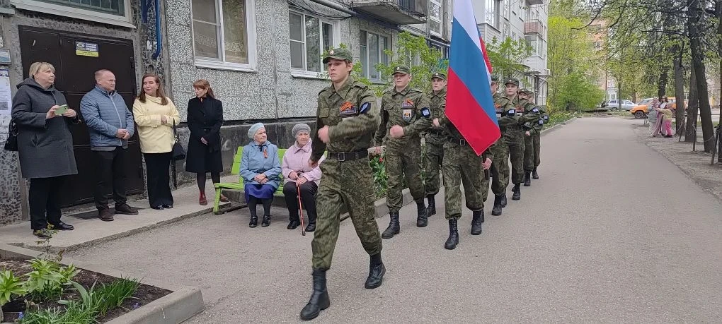 🌟 Юнармейцы отряда «Патриот» гимназии Новоскул приняли участие во Всероссийской акции «Равнение на Г