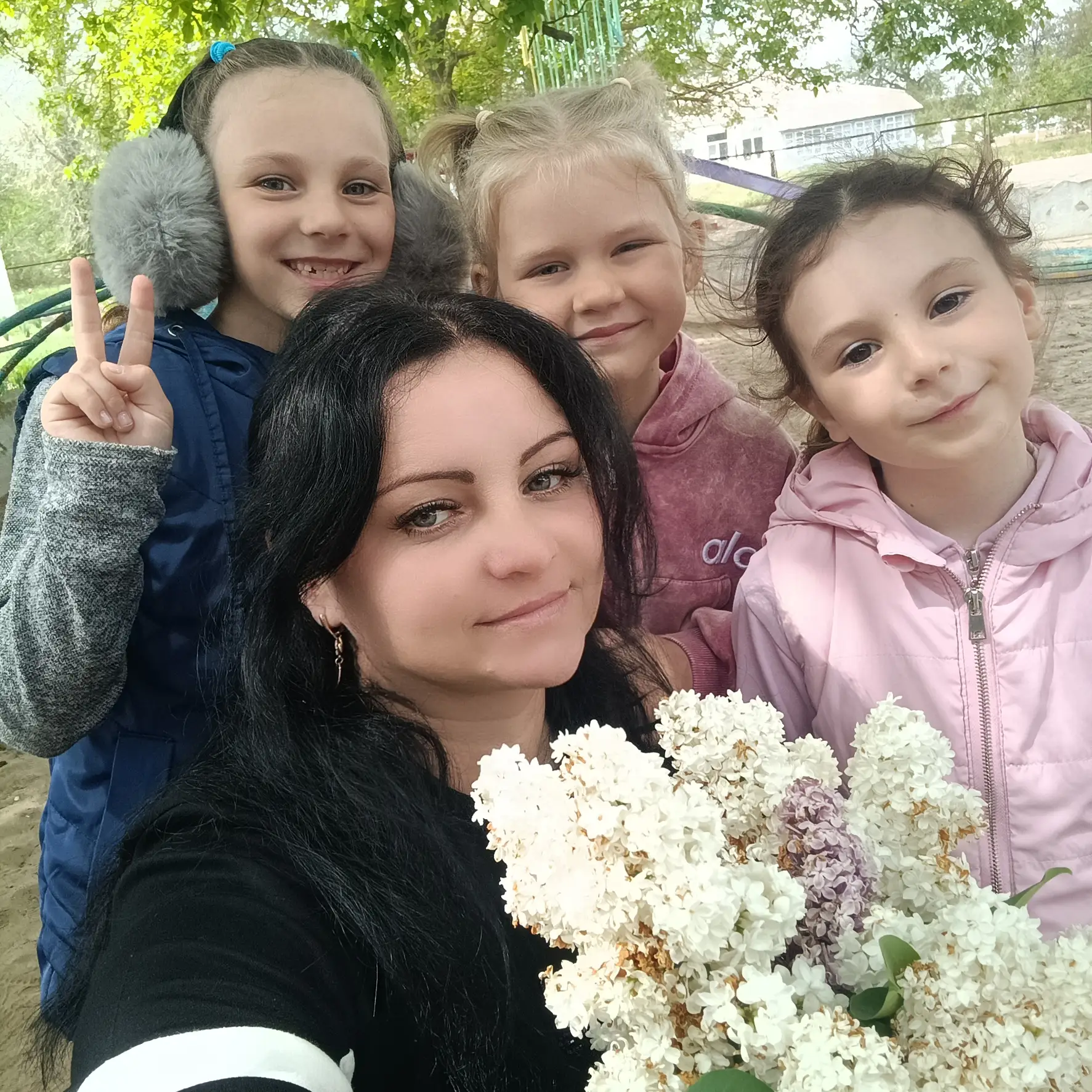 🌱В Международный день сирени в детском саду царила настоящая весенняя сказка: малыши с...