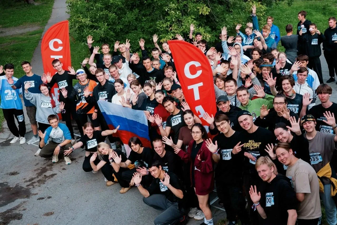 ⚡️На «Мирном атоме» в Озерске студенты пробежали 3 км с флагом России