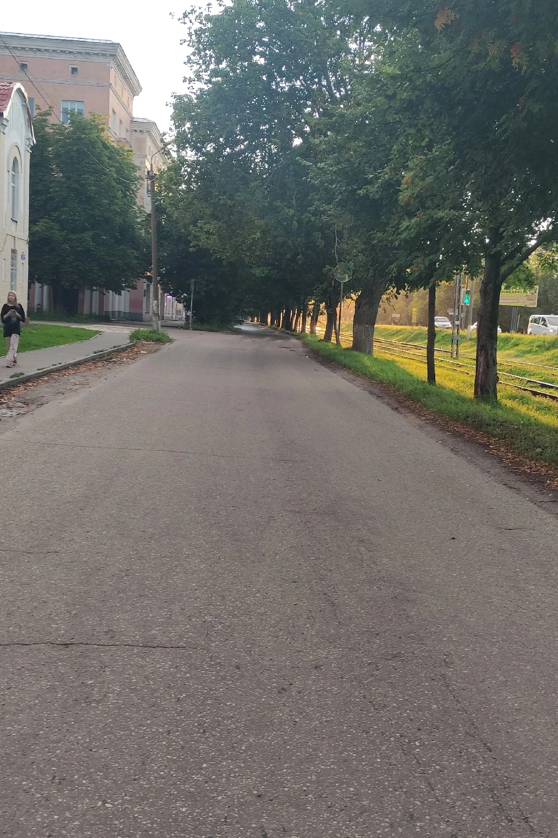Ул. Октябрьской революции, дублёр, мимо домов 326,328,330. Знак видите?! А он есть! Самое интересное