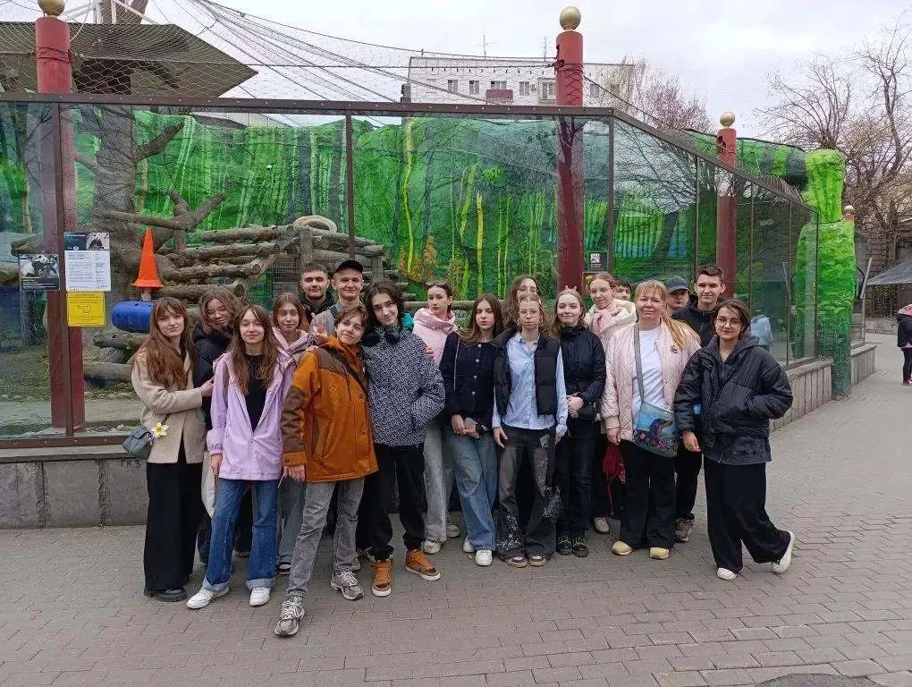 Куда с удовольствием направляются юные биологи? Конечно, в зоопарк!  Ребята из естественно-научного 