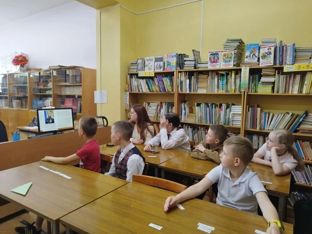 Уроки прошлого для будущего: связь поколений в клубе «Дети героев»  07.05.2026  в  клубе прошел особ