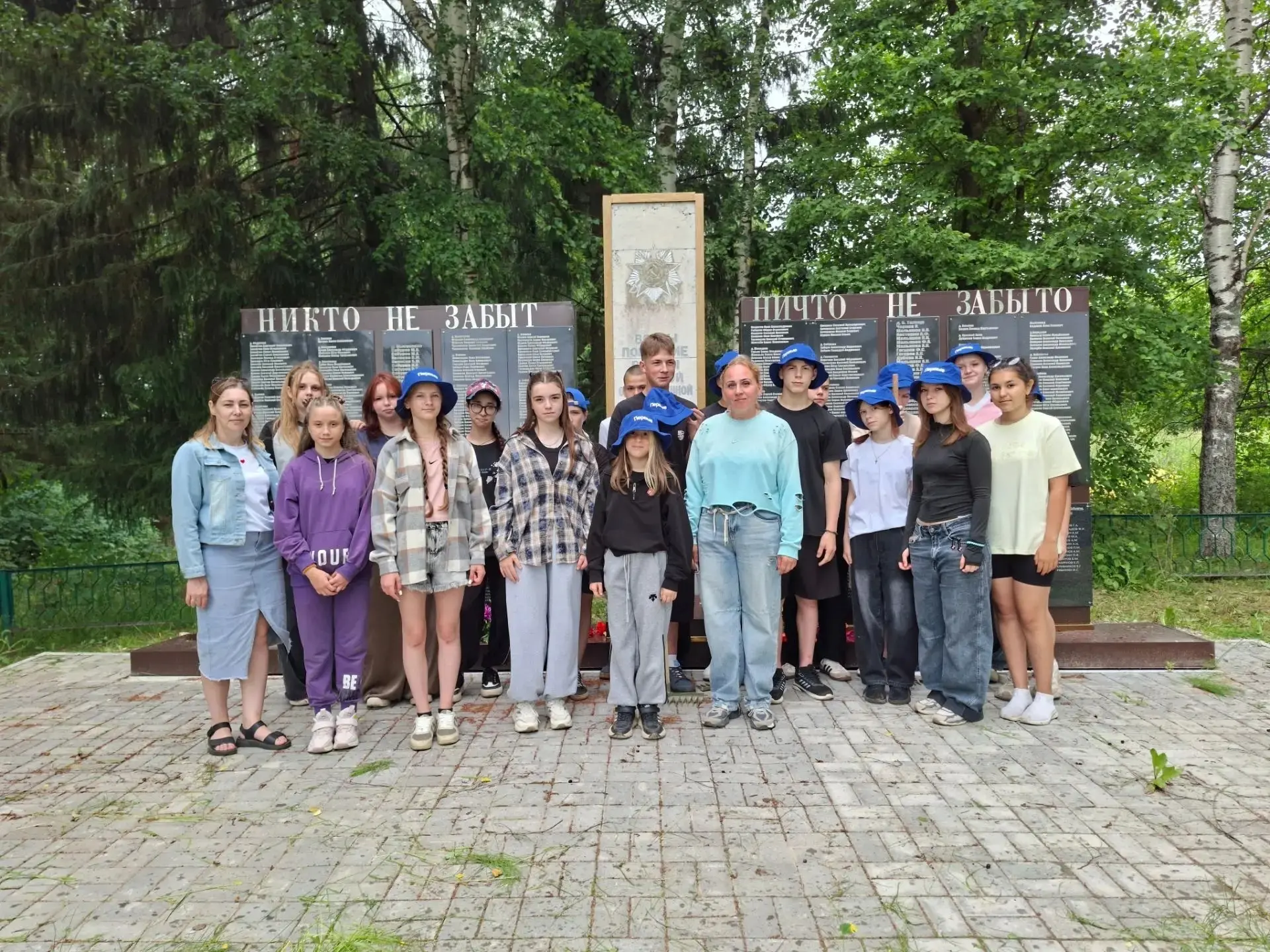 🕊️ Сохраняя память вместе!
В преддверии Дня памяти и скорби в селе Николо-Шанга состоялась акция по
