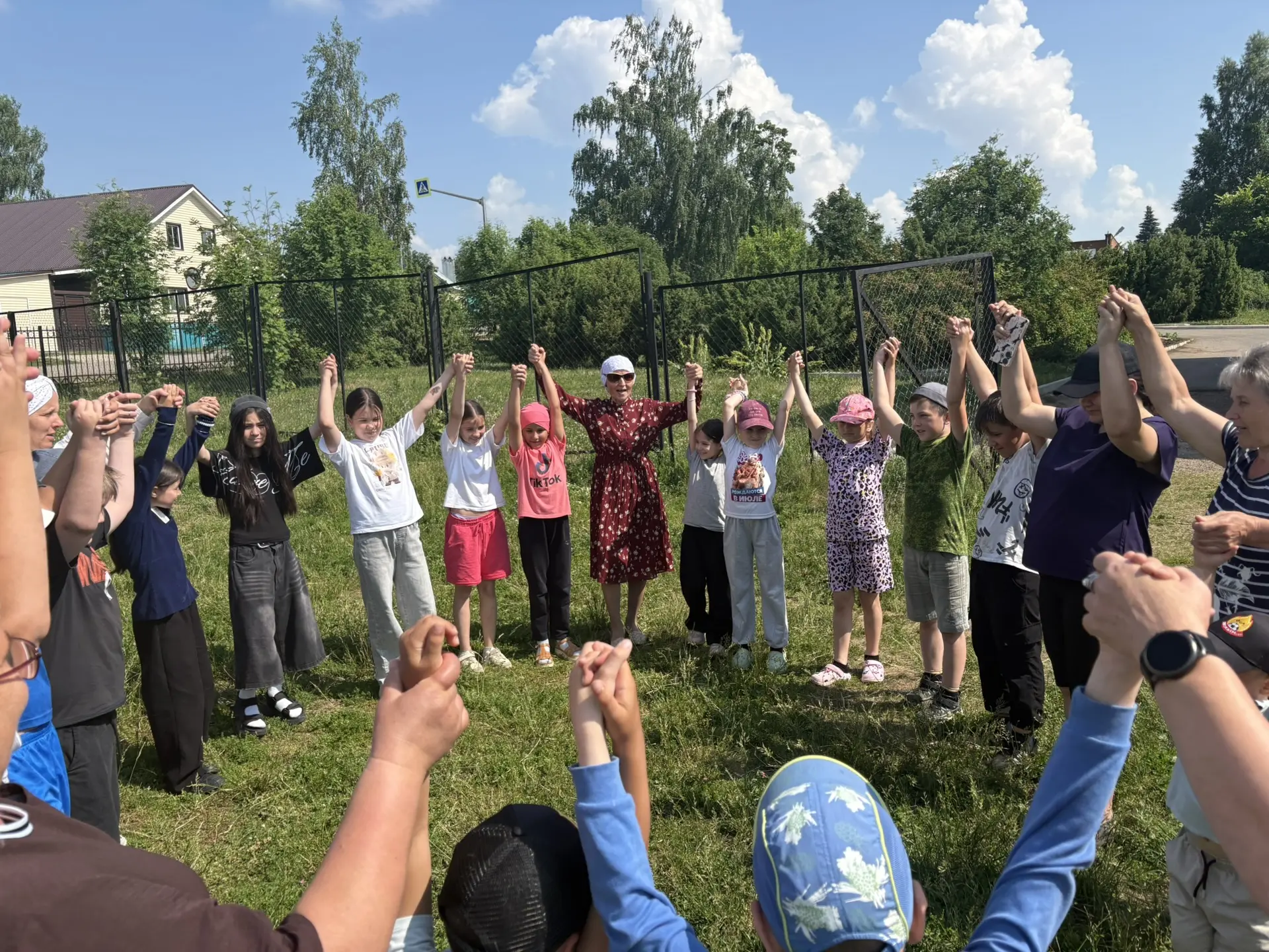 14 день в пришкольном лагере был День Дружбы. День начался с утренней зарядки. Потом ребята повторил