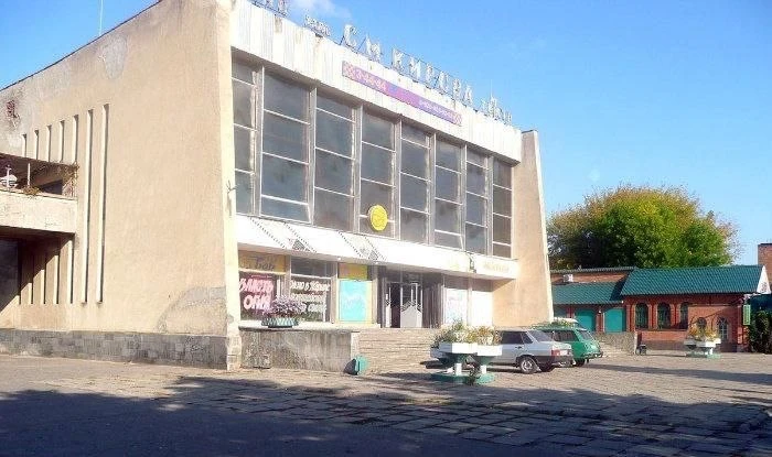 🔔 Меняйло поручил перепроверить аварийность кинотеатра в Моздоке, его планируют снести   Глава респу