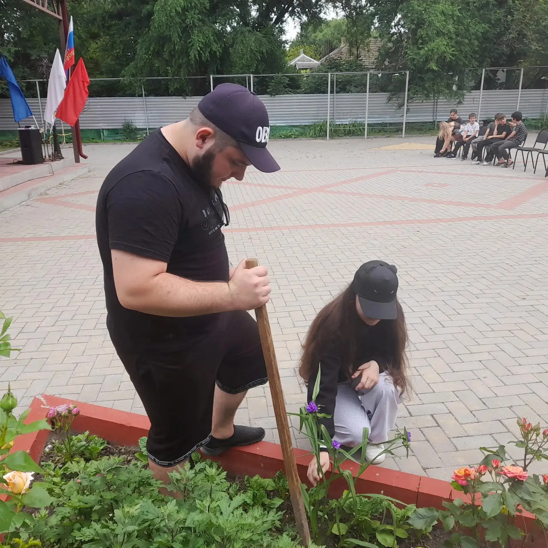 12.06.2026 Цветущие клумбы как символ единства и любви к Родине.