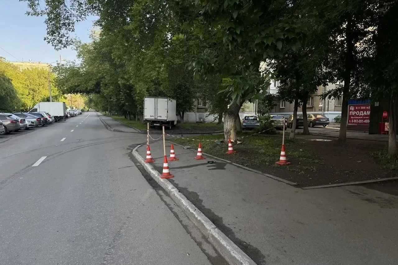 🚗 В Магнитогорске водитель сбил трех человек на тротуаре и скрылся

Под колеса иномарки Daewoo Nexi